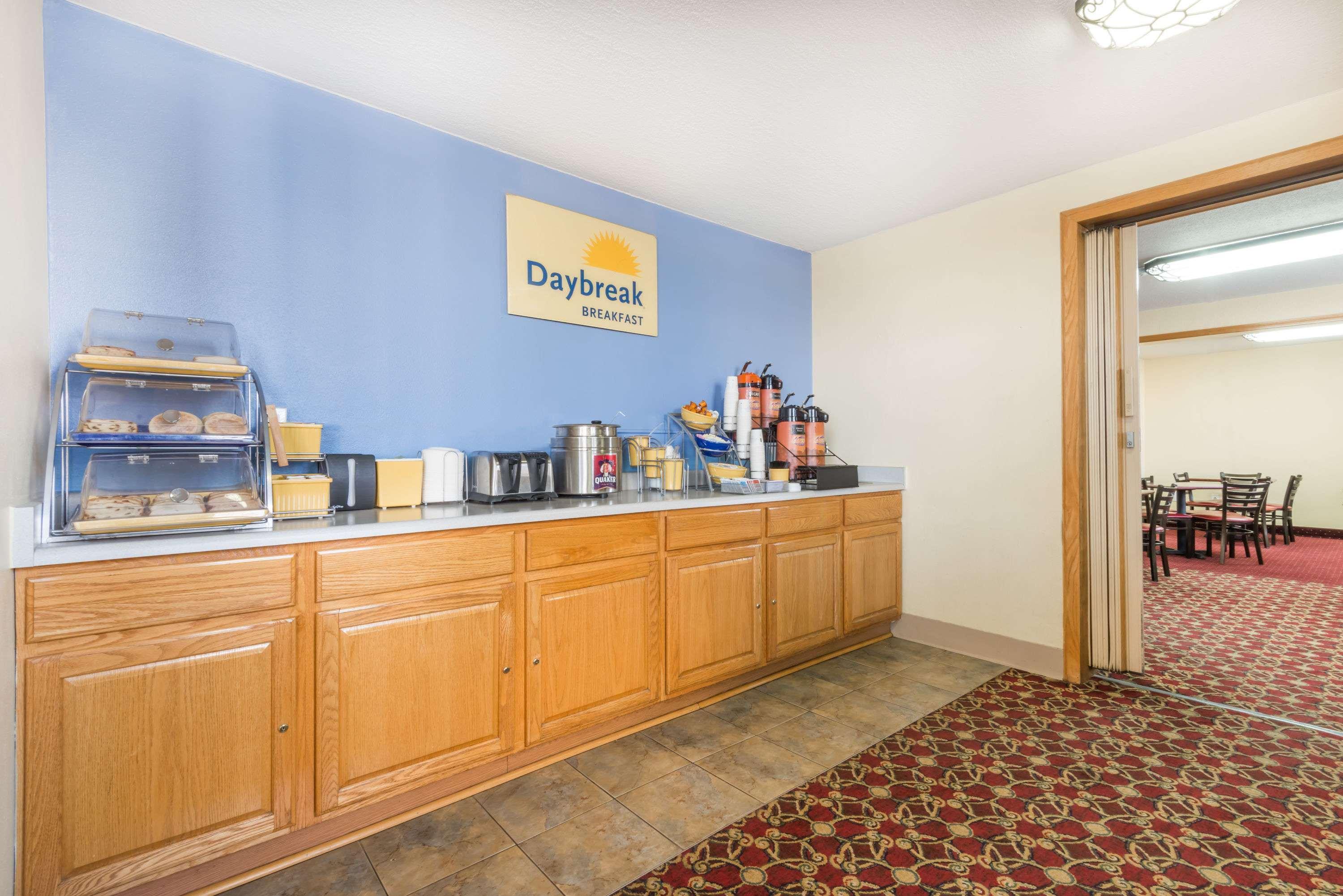 Days Inn By Wyndham Жилет Екстериор снимка